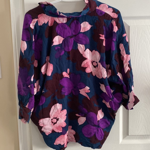 2/$20 Flowy collared blouse - Picture 2 of 2